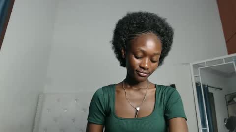 Snapshot of africanpetitequeen chatting on 01.26.25 CIARA online show from 01.26.25