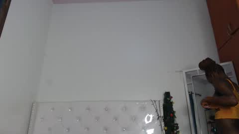 Snapshot of africanpetitequeen chatting on 02.11.25 CIARA online show from 02.11.25