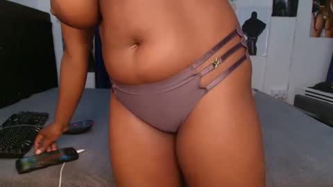 Snapshot of africanpetitequeenn chatting on 04.24.26 Africanpetitequeenn online show from 04.24.26