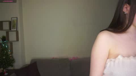 Lana  1800 - 0330 UTC   Mia 0700- 1630 UTC online show from 04.15.26