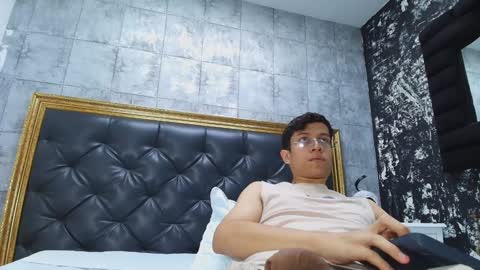 Snapshot of agarevans chatting on 02.05.25 AGAR online show from 02.05.25