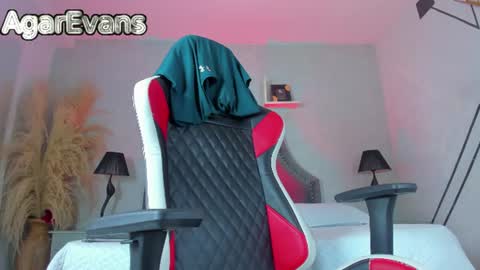 Snapshot of agarevans chatting on 07.21.26 AGAR online show from 07.21.26