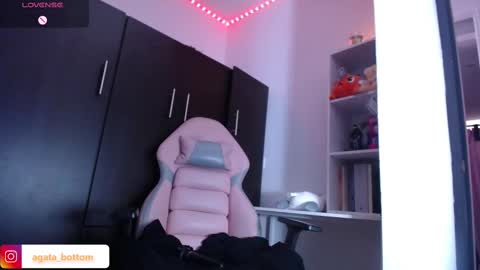 Snapshot of agata_bolton chatting on 02.14.25 Agata online show from 02.14.25