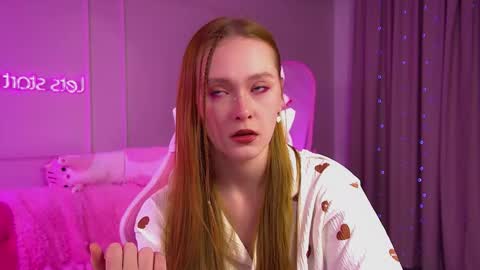 Snapshot of agatafoxley chatting on 09.30.25 AgataFoxley online show from 09.30.25