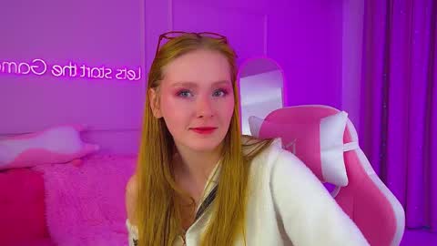 Snapshot of agatafoxley chatting on 10.12.25 AgataFoxley online show from 10.12.25