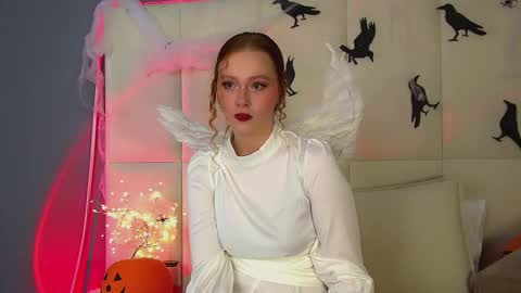 Snapshot of agatafoxley chatting on 10.25.25 AgataFoxley online show from 10.25.25