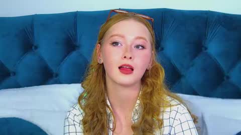 Snapshot of agatafoxley chatting on 11.19.25 AgataFoxley online show from 11.19.25