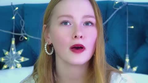 Snapshot of agatafoxley chatting on 12.17.25 AgataFoxley online show from 12.17.25