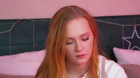 Snapshot of agatafoxley chatting on 12.18.25 AgataFoxley online show from 12.18.25