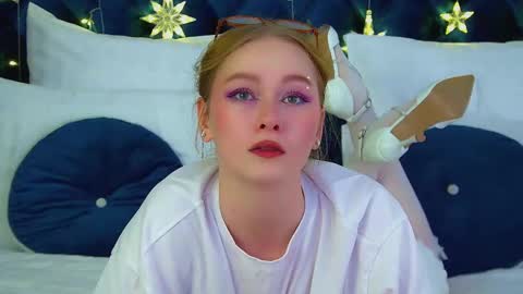 Snapshot of agatafoxley chatting on 12.20.25 AgataFoxley online show from 12.20.25