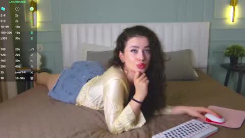 Snapshot of agatamercer chatting on 06.29.26 Agata online show from 06.29.26