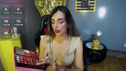 Snapshot of agatha_brooks_t chatting on 12.19.25 AGATHA online show from 12.19.25