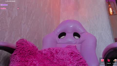 Snapshot of agatha_russh_ chatting on 01.30.25 LUNNA online show from 01.30.25