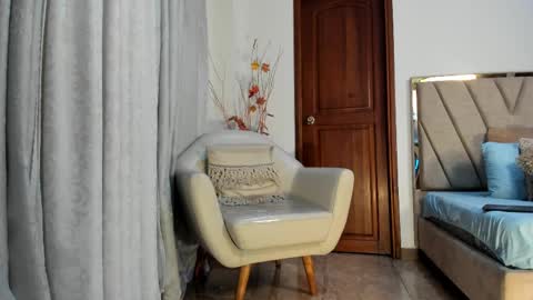 Snapshot of agathaa_white chatting on 09.18.25 Agathaa white online show from 09.18.25