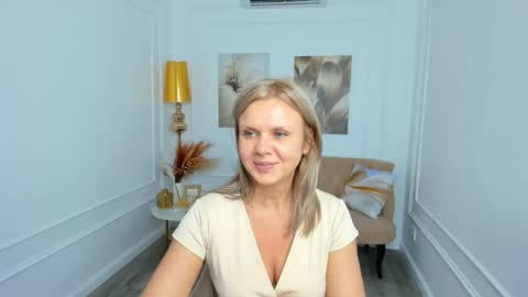 Snapshot of agathaklouin chatting on 04.25.26 Agatha online show from 04.25.26