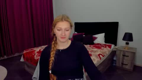 Snapshot of agnesarden chatting on 10.17.25 AgnesArden online show from 10.17.25