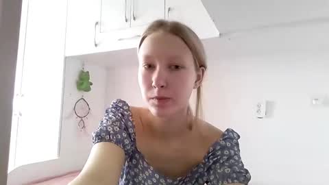 Snapshot of agnesmolima chatting on 11.24.25 Monica online show from 11.24.25