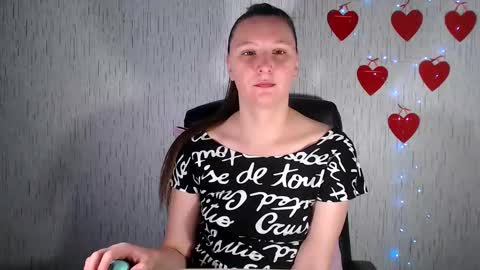 Snapshot of agnete_ chatting on 02.05.25 encyclopedia of naughty online show from 02.05.25