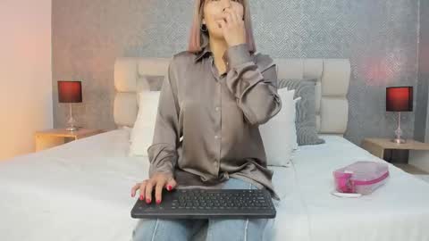 Snapshot of ah_mara chatting on 11.08.25 Ahmara online show from 11.08.25