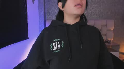 Snapshot of ah_mara chatting on 04.22.26 Ahmara online show from 04.22.26