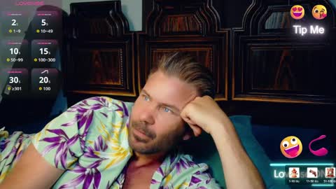 Snapshot of ahardman10 chatting on 04.27.26 Blue Eyed Handsome Man online show from 04.27.26