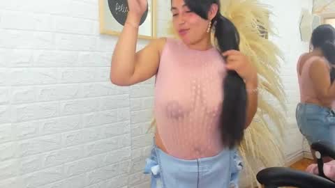 Snapshot of ahisha09 chatting on 01.05.25 Ahisha online show from 01.05.25