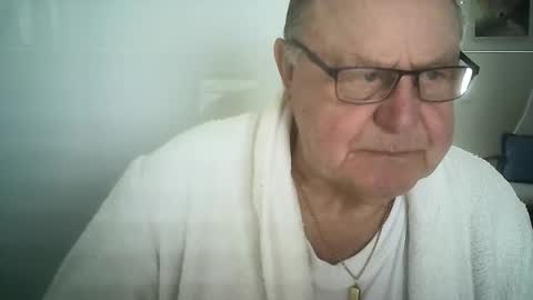 Snapshot of ahmole chatting on 12.12.24 Ole online show from 12.12.24