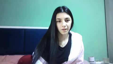 Snapshot of ahotkitty18 chatting on 12.30.24 Selena online show from 12.30.24