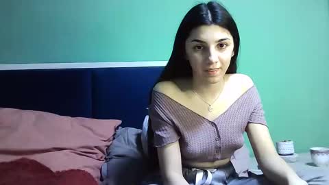 Snapshot of ahotkitty18 chatting on 01.02.25 Selena online show from 01.02.25