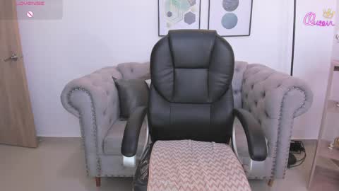 AIDA ADAMS online show from 04.04.26