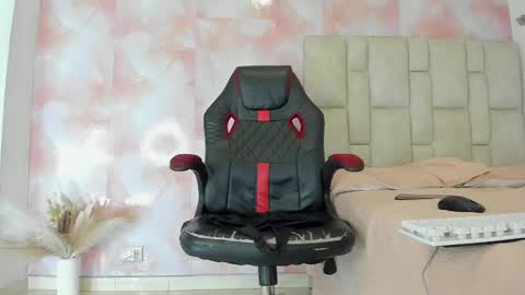 karoline  online show from 03.06.25