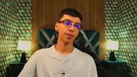 Snapshot of aiden_royce chatting on 11.02.25 aiden_royce online show from 11.02.25