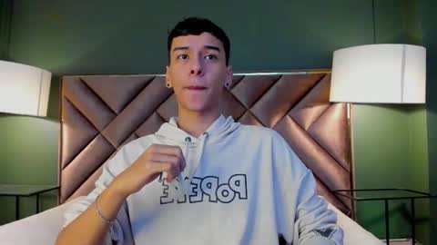 Snapshot of aiden_royce chatting on 11.10.25 aiden_royce online show from 11.10.25