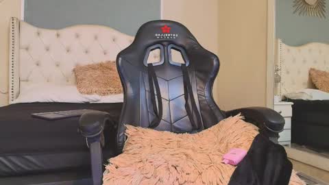 Snapshot of aiden_royce chatting on 11.24.25 aiden_royce online show from 11.24.25