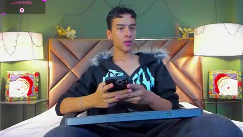 Snapshot of aiden_royce chatting on 12.18.25 aiden_royce online show from 12.18.25