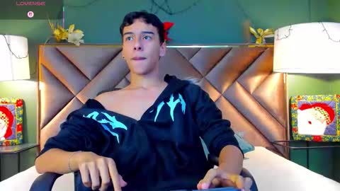 Snapshot of aiden_royce chatting on 12.18.25 aiden_royce online show from 12.18.25