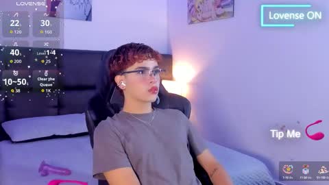 Snapshot of aiiden_15 chatting on 09.23.25 Aiden  online show from 09.23.25