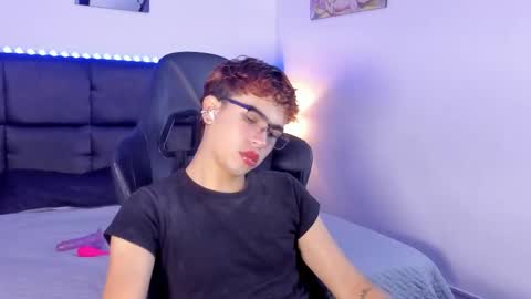 Snapshot of aiiden_15 chatting on 09.26.25 Aiden  online show from 09.26.25