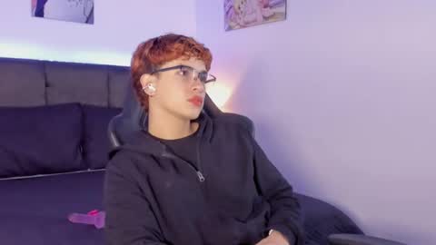 Snapshot of aiiden_15 chatting on 09.29.25 Aiden  online show from 09.29.25