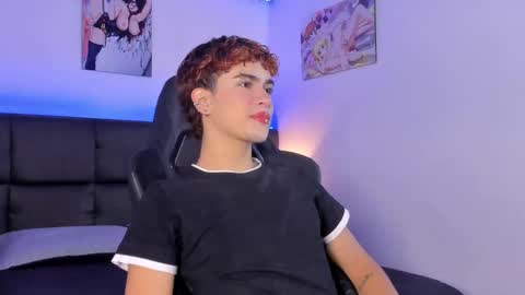 Snapshot of aiiden_15 chatting on 10.01.25 Aiden  online show from 10.01.25