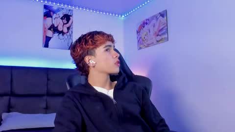 Snapshot of aiiden_15 chatting on 10.02.25 Aiden  online show from 10.02.25