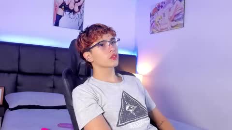 Snapshot of aiiden_15 chatting on 10.06.25 Aiden  online show from 10.06.25