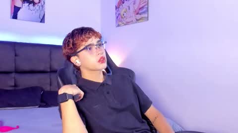 Snapshot of aiiden_15 chatting on 10.08.25 Aiden  online show from 10.08.25