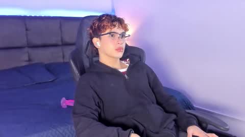 Snapshot of aiiden_15 chatting on 10.15.25 Aiden  online show from 10.15.25