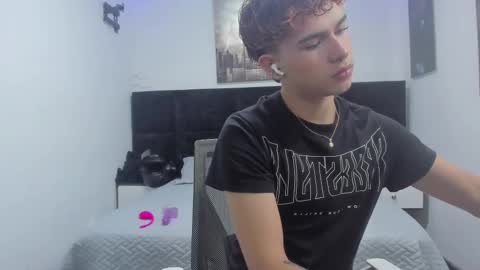 Snapshot of aiiden_15 chatting on 10.22.25 Aiden  online show from 10.22.25