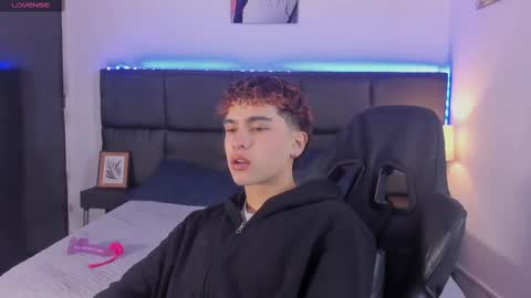 Snapshot of aiiden_15 chatting on 10.23.25 Aiden  online show from 10.23.25