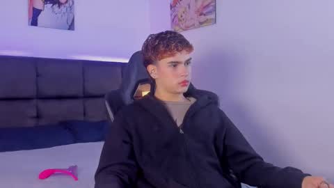 Snapshot of aiiden_15 chatting on 10.25.25 Aiden  online show from 10.25.25