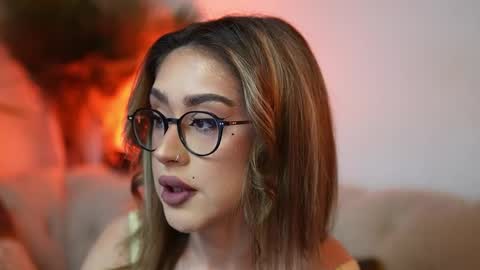 Snapshot of aileenaxa chatting on 04.19.26 Aileen online show from 04.19.26