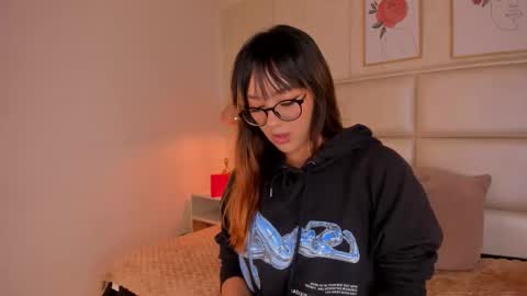 Aily Yozuko online show from 12.19.25