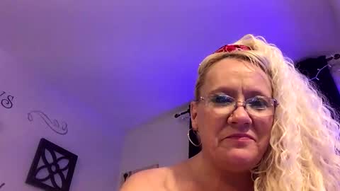 Snapshot of aim2pleaze2024 chatting on 01.01.25 Aimhigher online show from 01.01.25